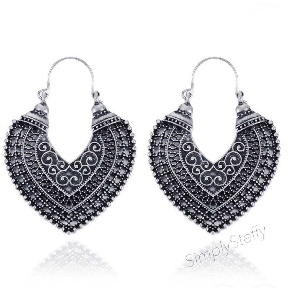 Heart Shaped Silver Boho Chic Earrings NEW - Picture 3 of 4